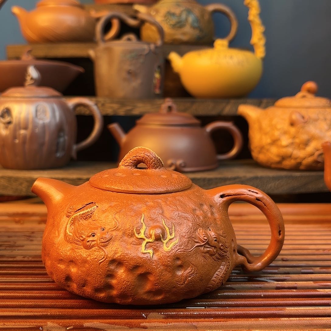 原矿朱泥双龙戏珠260cc紫砂壶