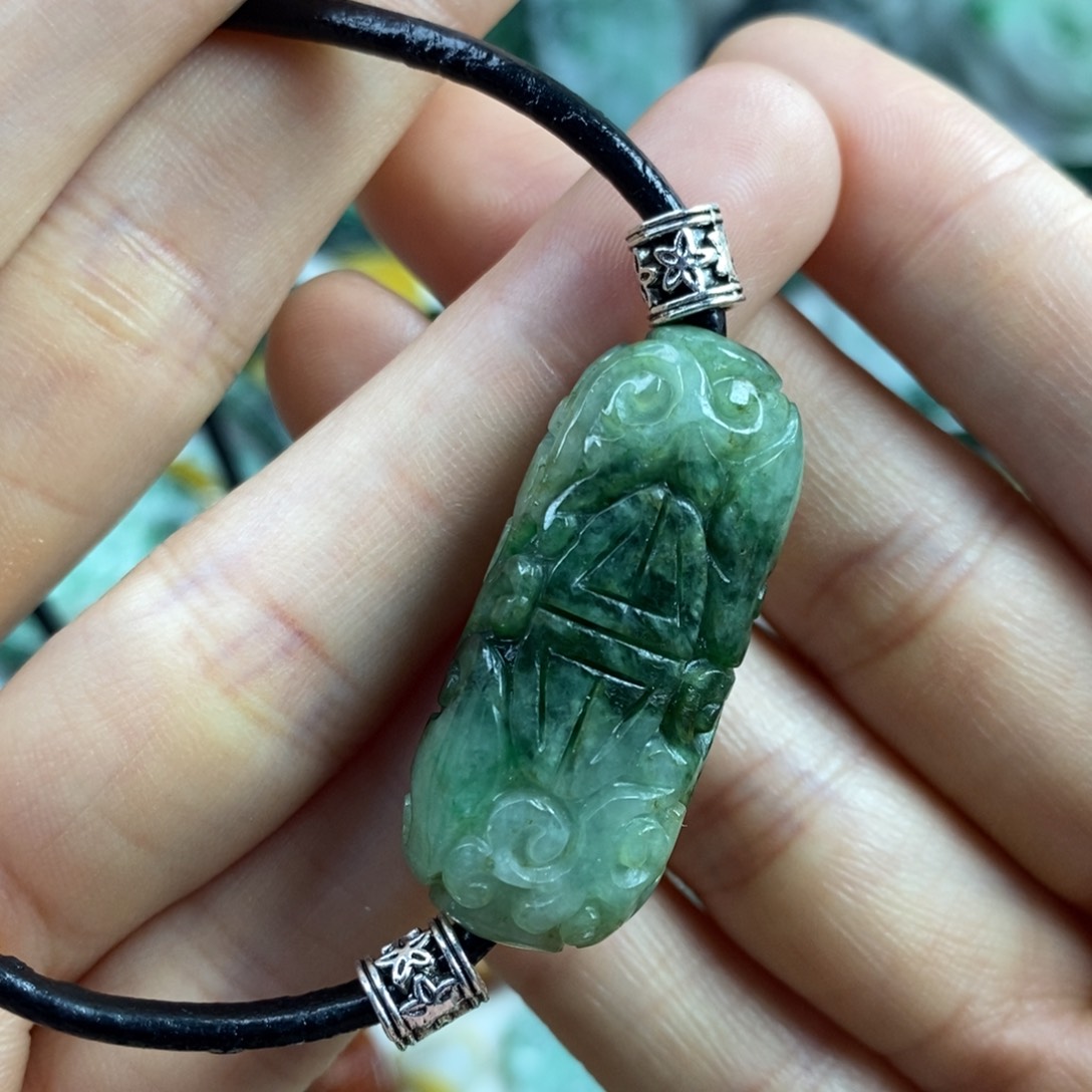 翡翠颈饰未镶嵌吊坠