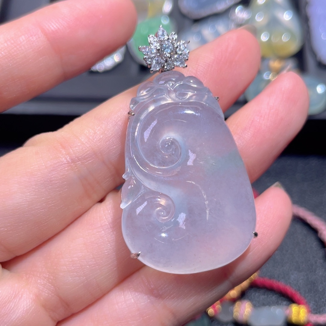 颈饰18K金镶嵌翡翠翡翠