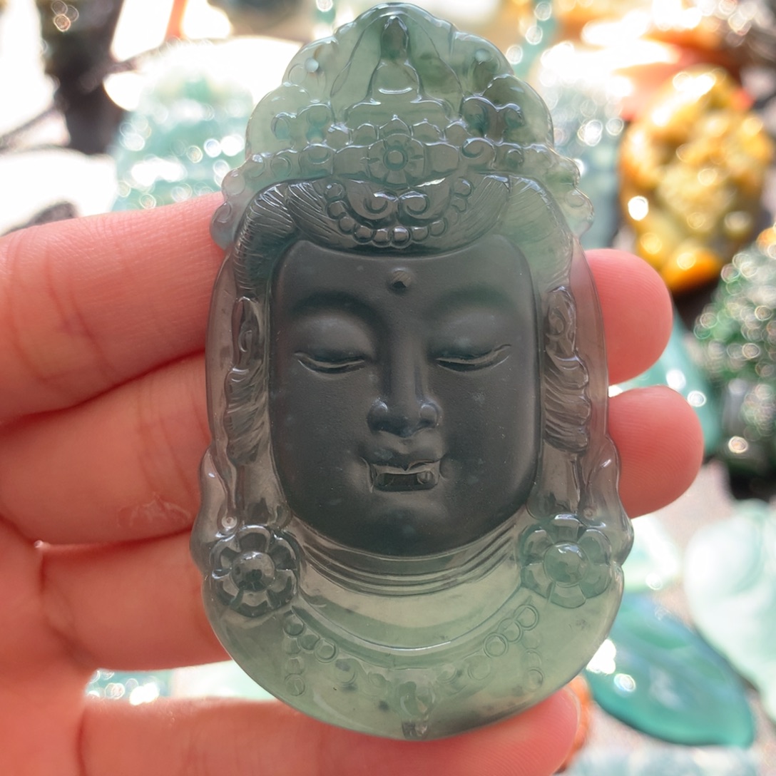 翡翠未镶嵌颈饰观音