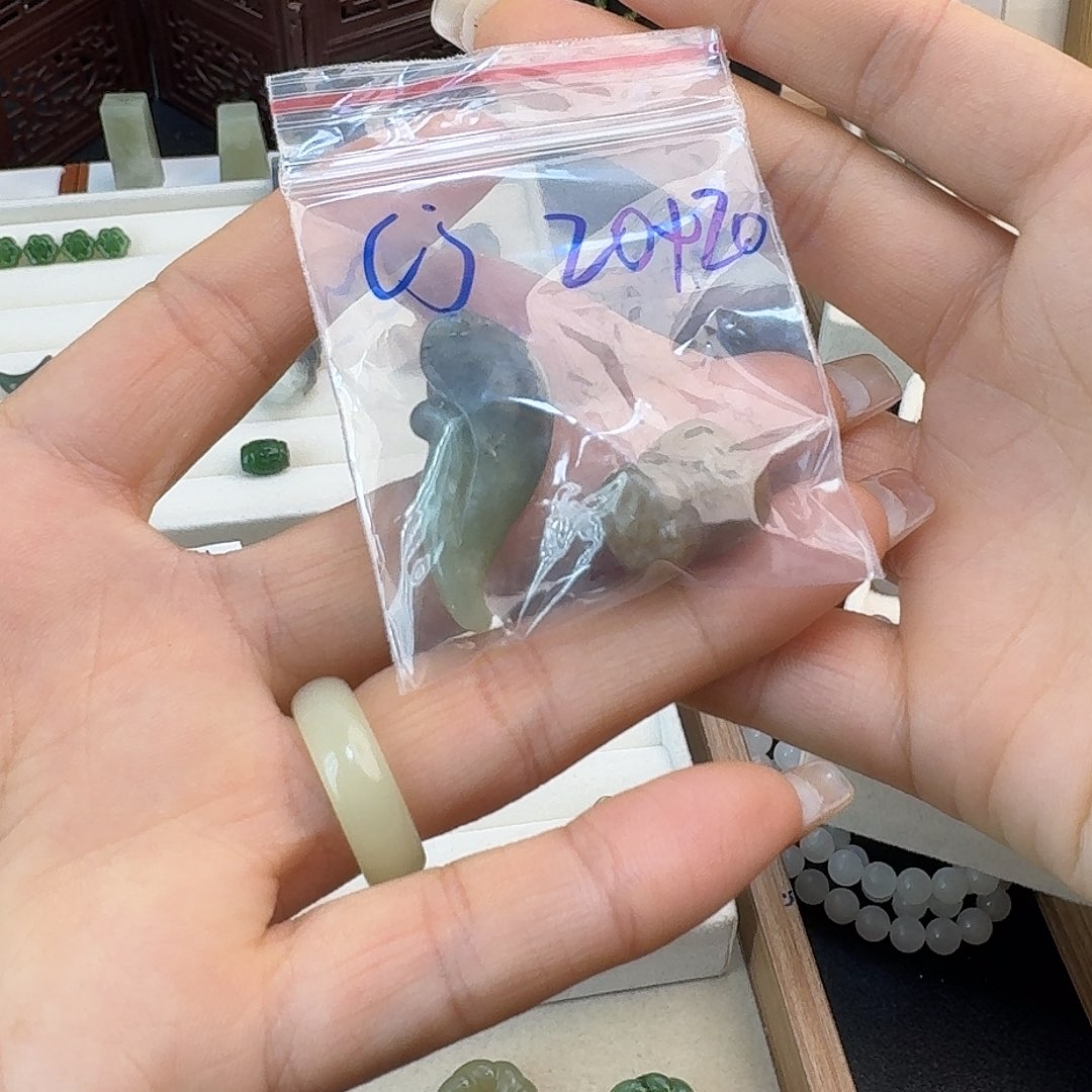 c***j和田玉未镶嵌珠宝半成品