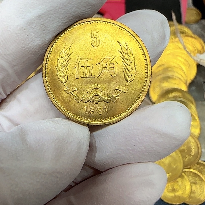 其他普通金属1981长城五角一枚扣盒