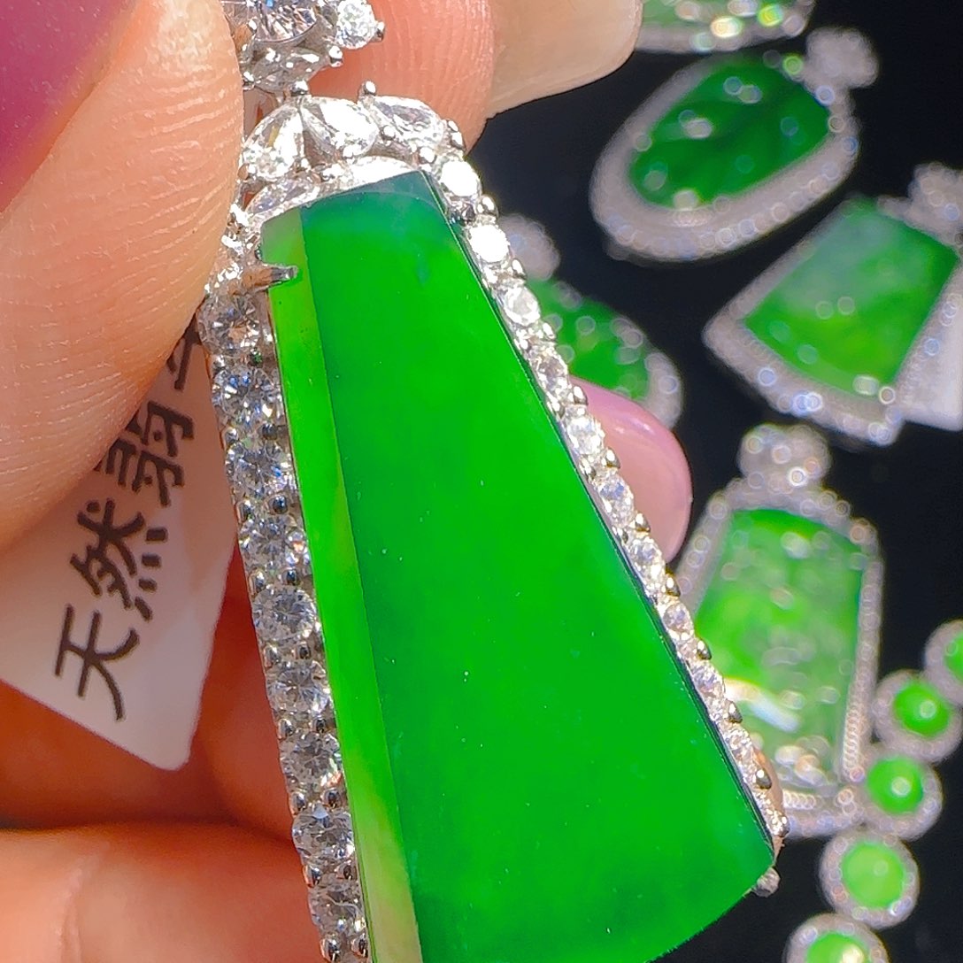 翡翠吊坠(赠链)银S925镶嵌