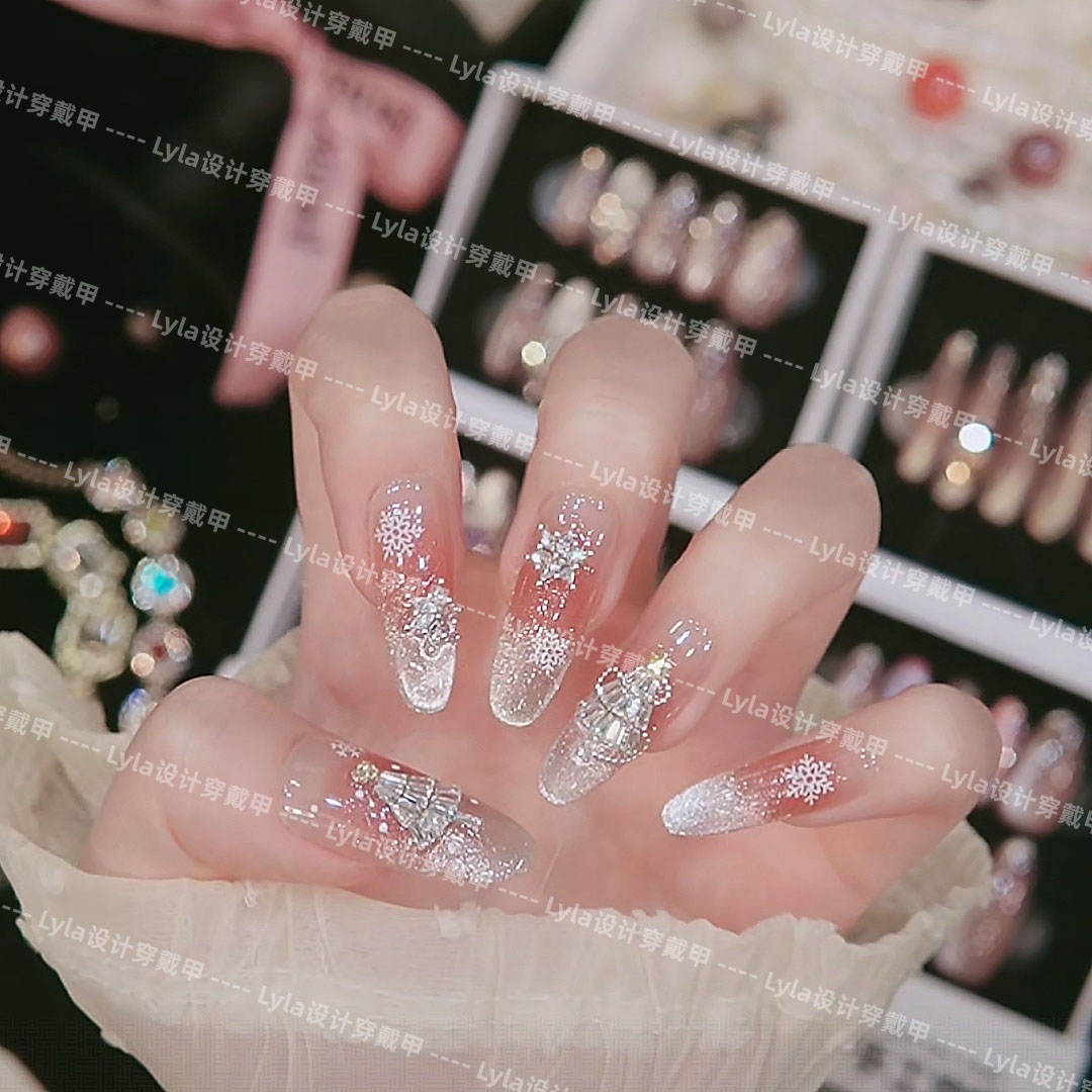 【圣诞树】圣诞款新年圣诞树雪花穿戴甲爆闪满钻氛围感手工美甲