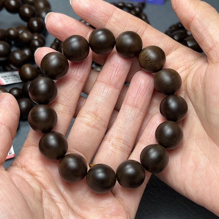 沉香手串瞿*白棋玉化