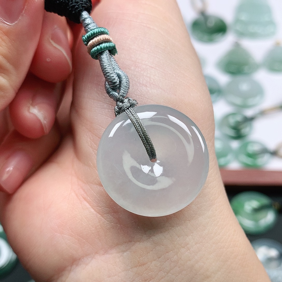 翡翠颈饰未镶嵌平安