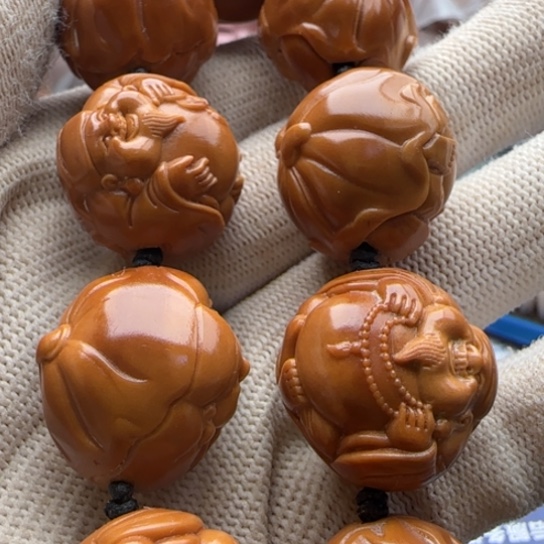 橄榄核吊坠雕刻工艺