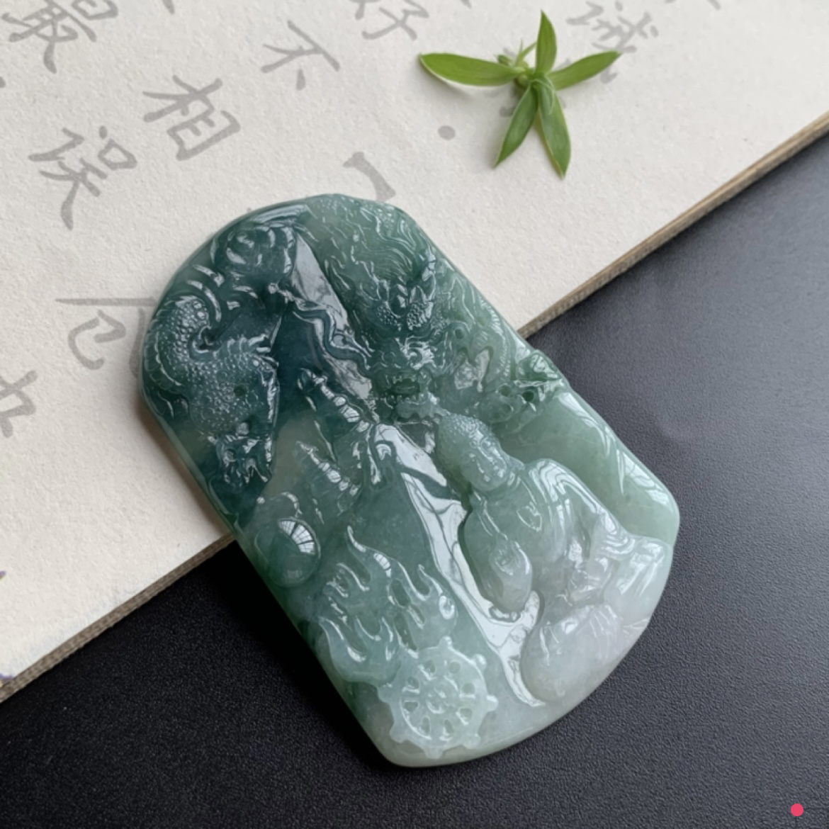 《御龙大日》天然缅甸翡翠A货吊坠雕刻