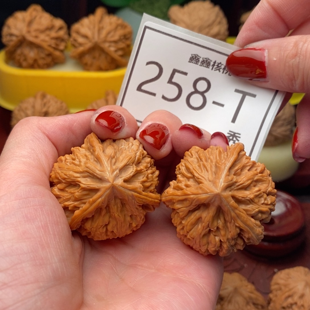 文玩核桃把件玉龙奔38