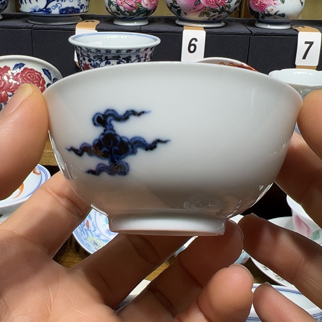 王***、青花手工祥云纹品茗杯