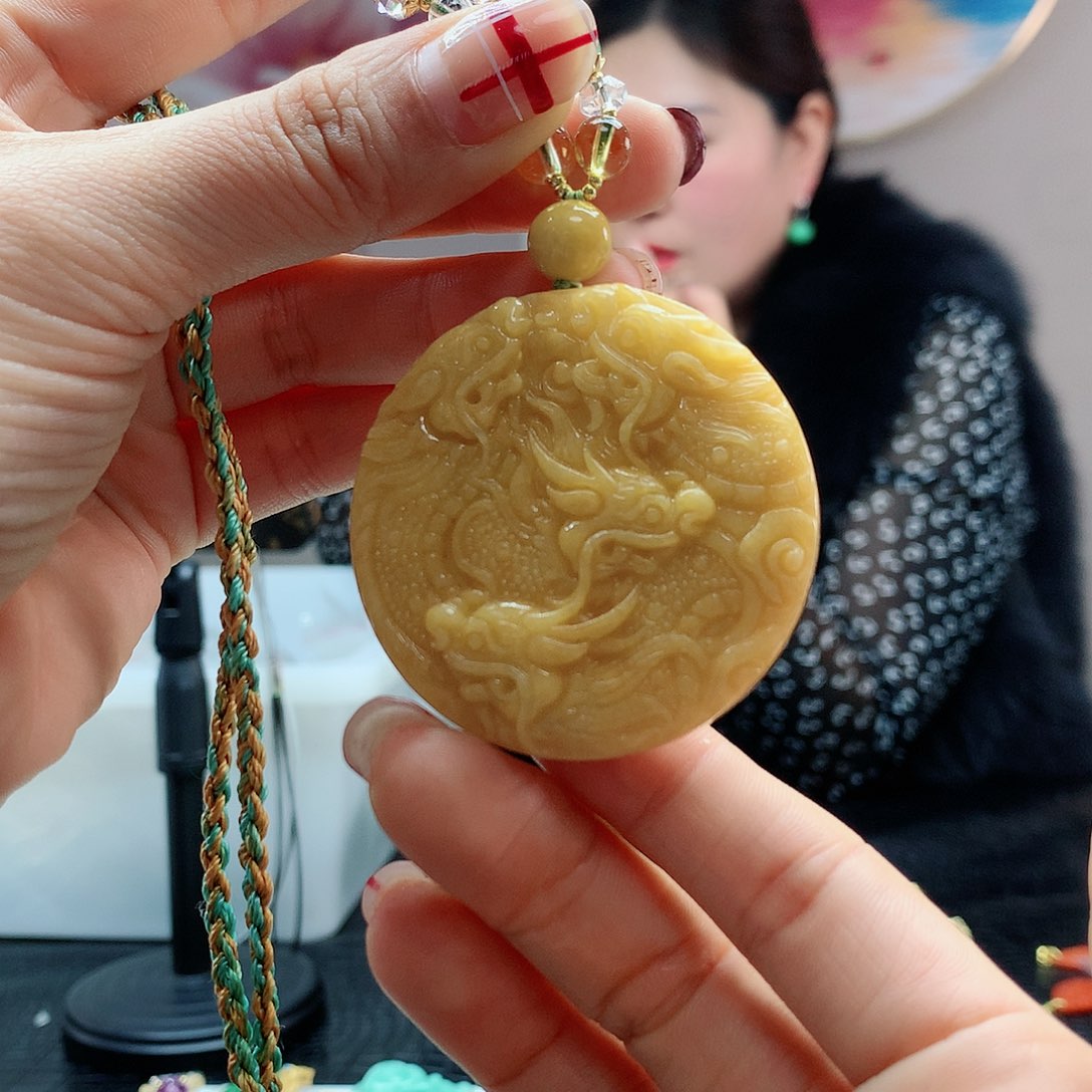 【闪购商品】翡翠吊坠(赠链)未镶嵌