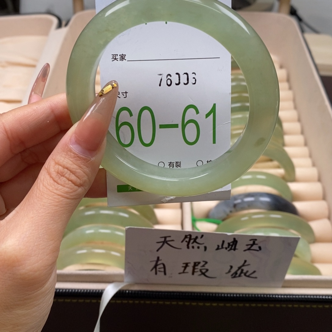 蛇纹石玉手镯未镶嵌