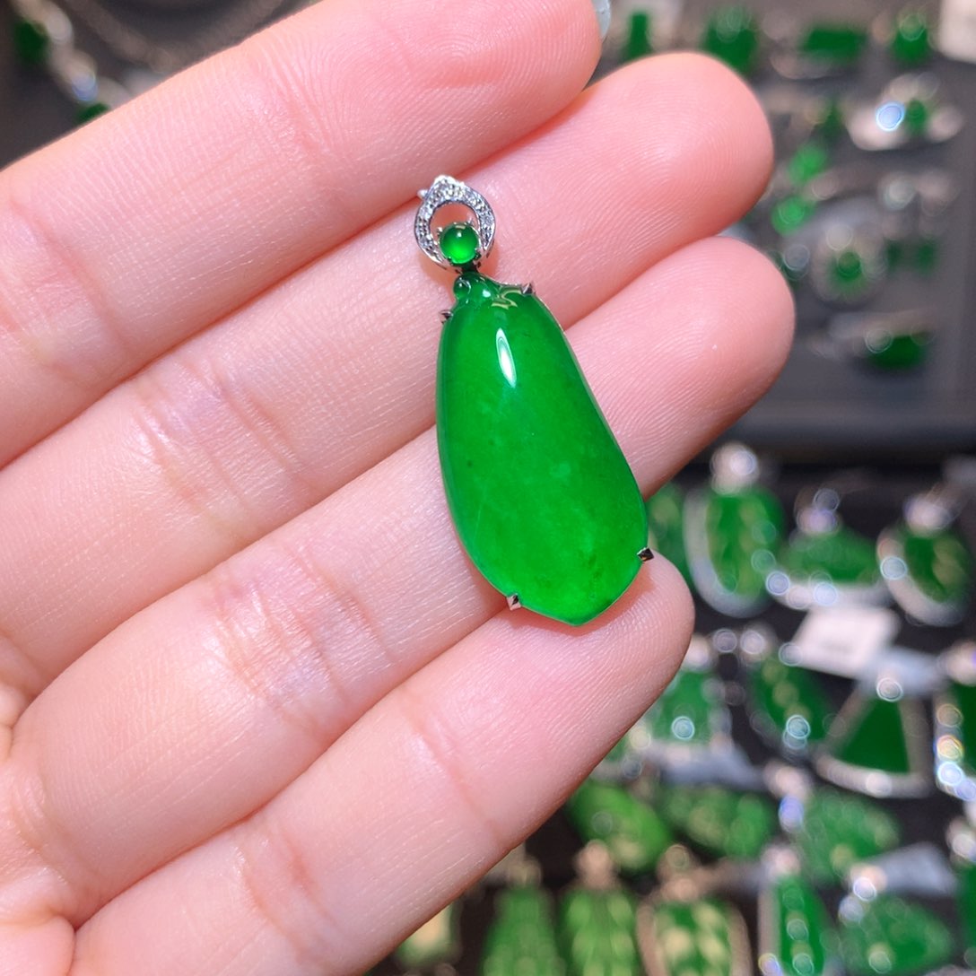 翡翠颈饰18K金镶嵌福瓜