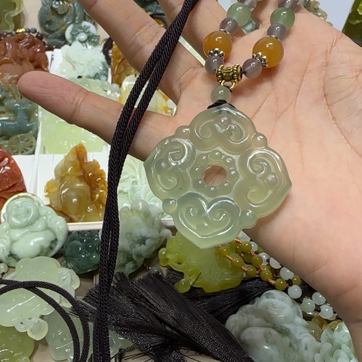 蛇纹石玉吊坠未镶嵌