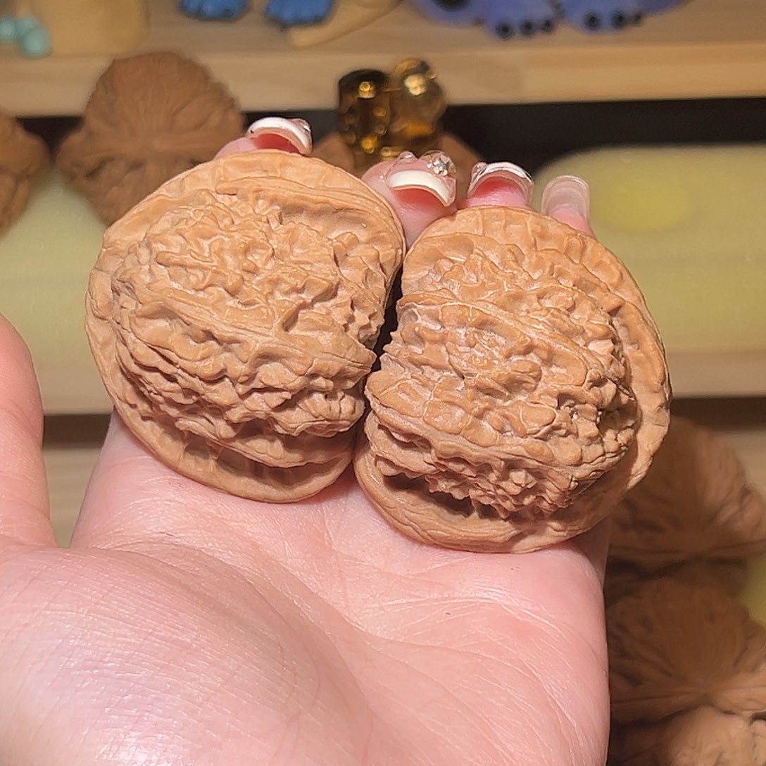 悦***༽文玩核桃吊坠46三角白