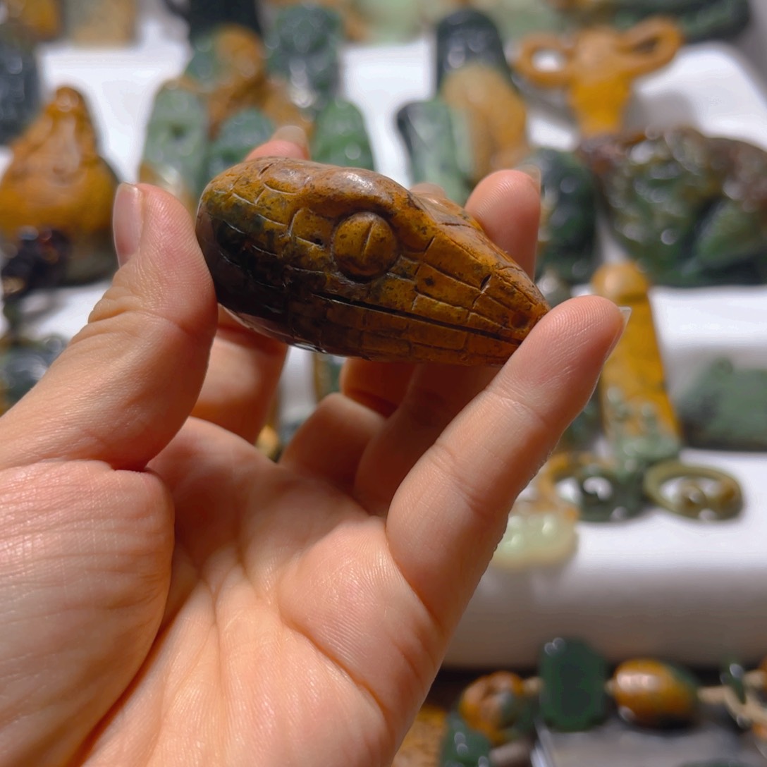 岫岩河磨玉（透闪石质玉）挂件未镶嵌