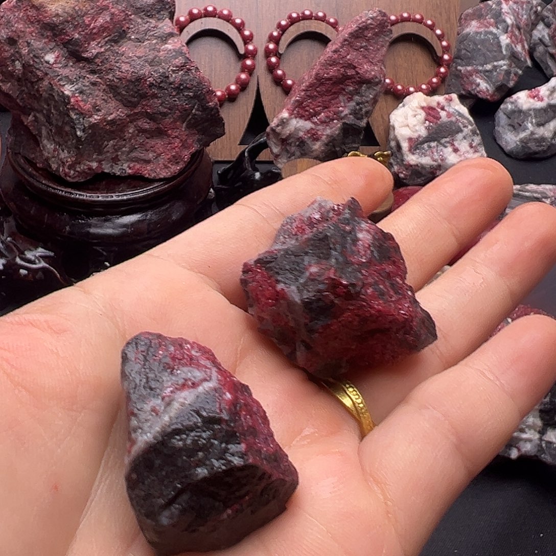 天然辰砂天然朱砂原石毛料