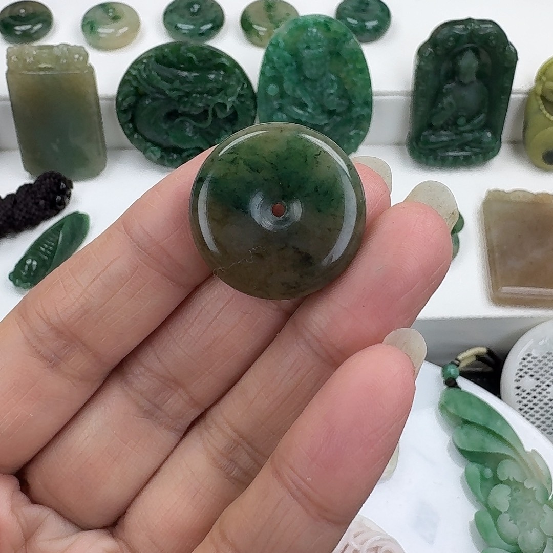 独山玉未镶嵌颈饰