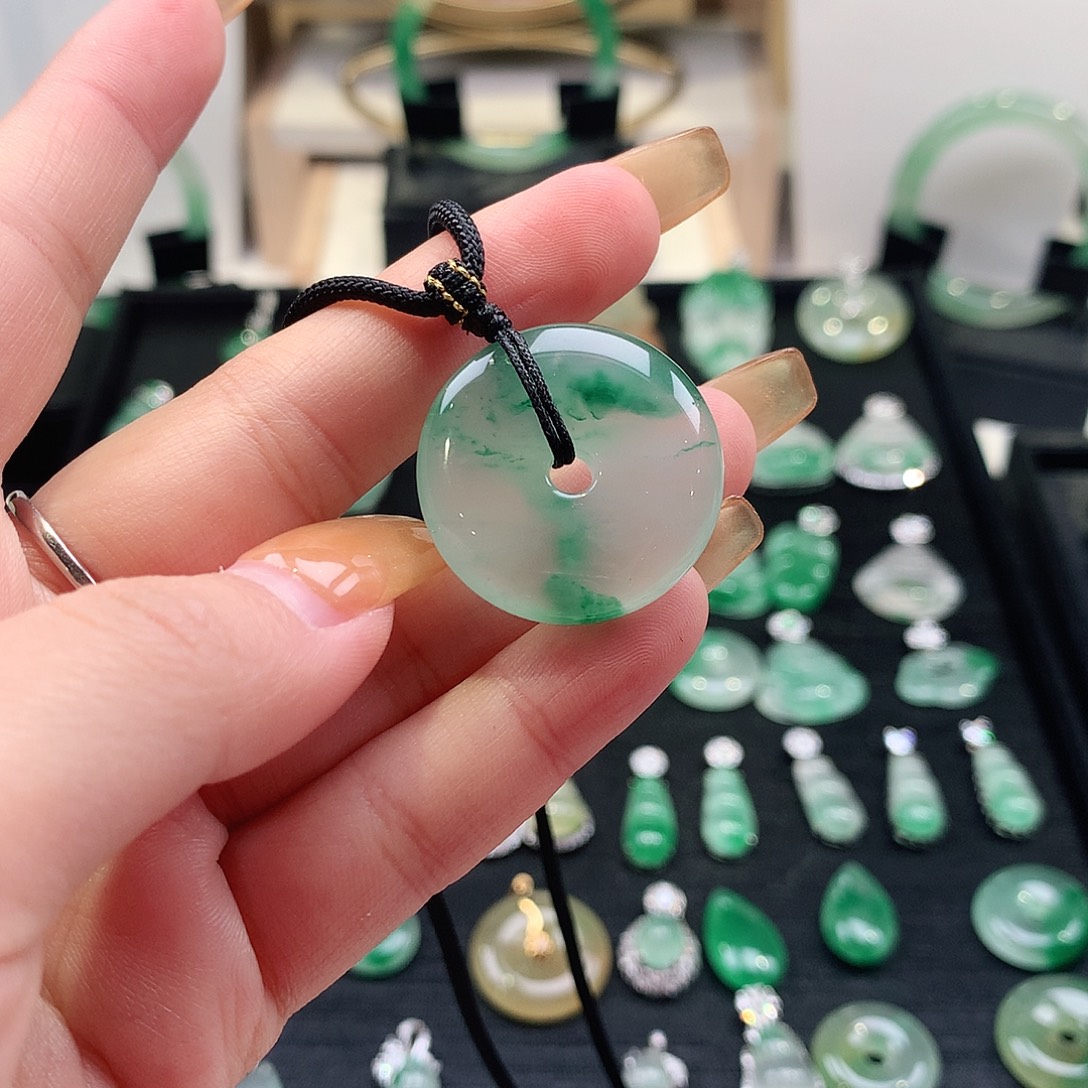 石英质玉未镶嵌颈饰