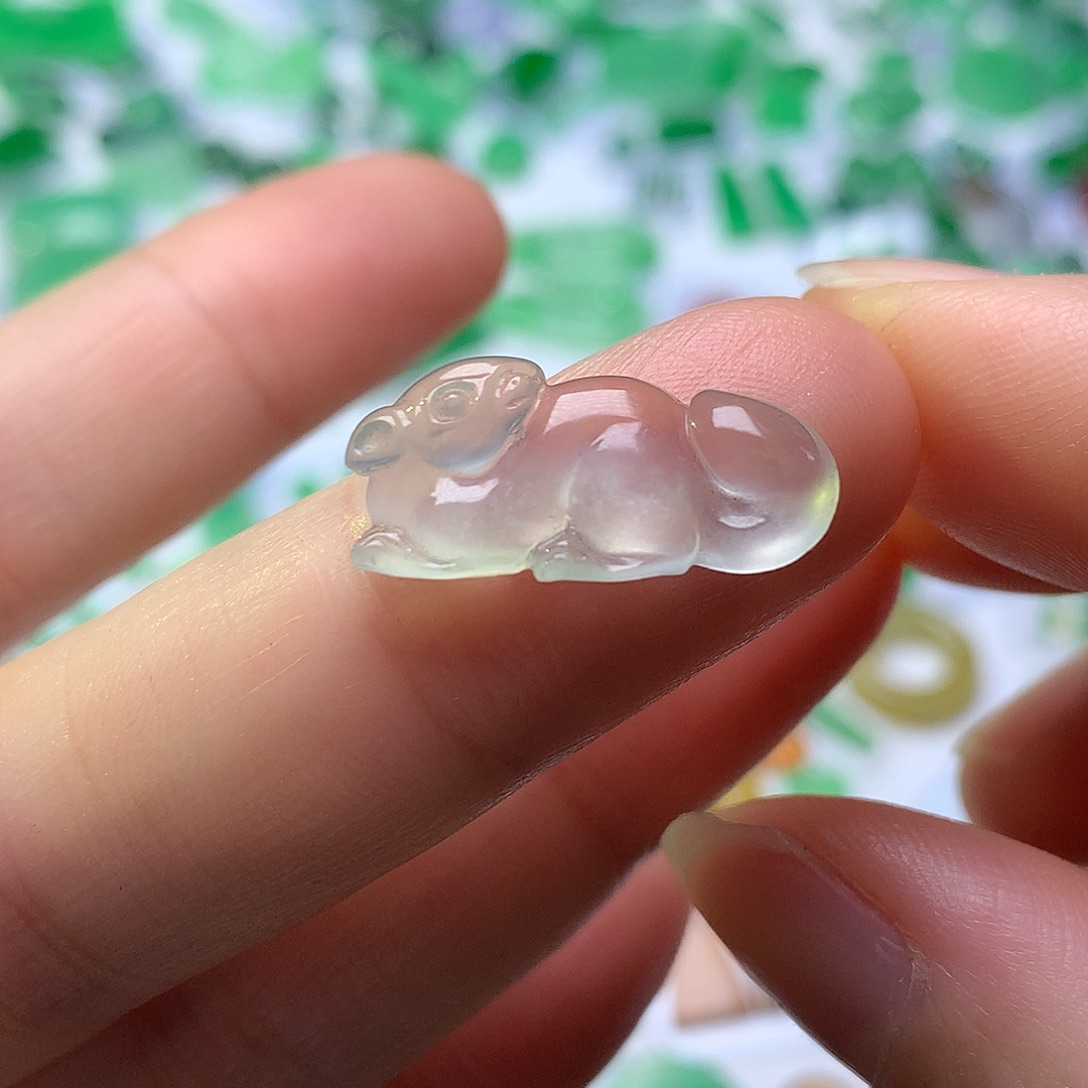 翡翠未镶嵌颈饰松鼠