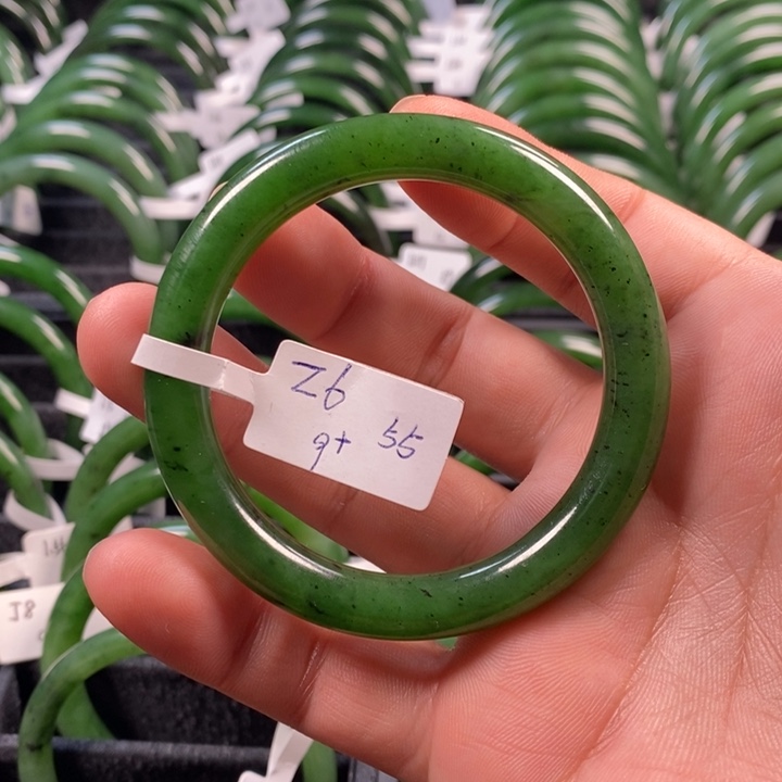 和田玉（碧玉）手镯未镶嵌55+