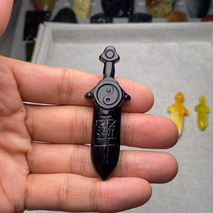 蛇纹石玉颈饰未镶嵌十*木