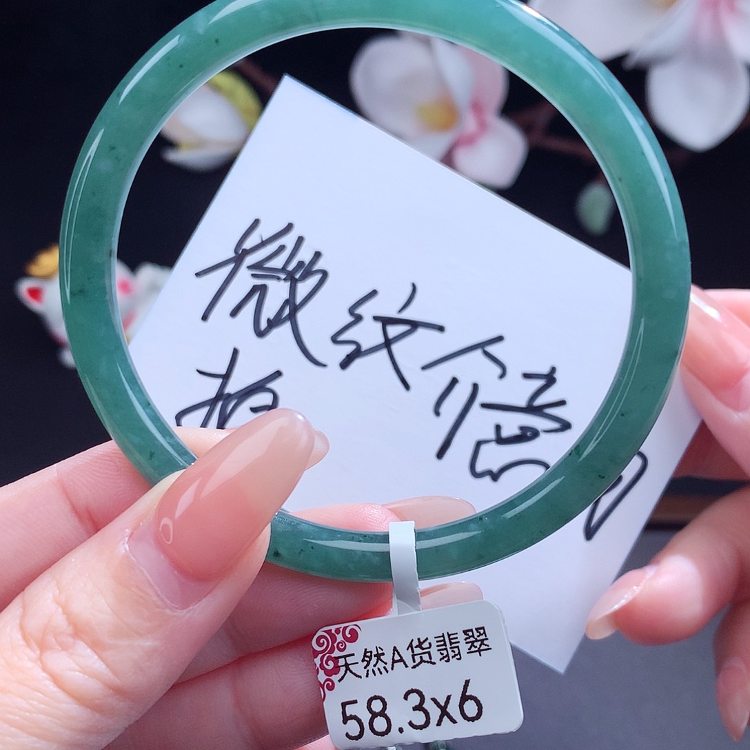 翡翠手镯（圆镯）未镶嵌