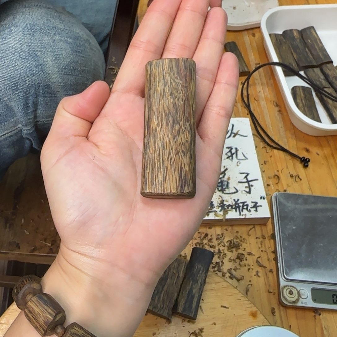 沉香吊坠蒂****具素牌白奇21.3克