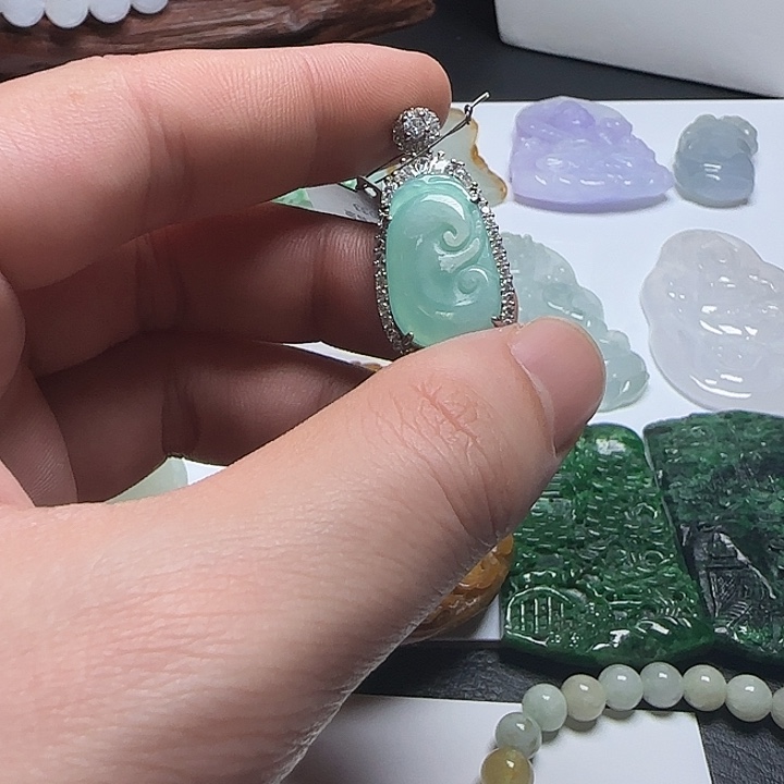 翡翠未镶嵌颈饰天然翡翠A货01