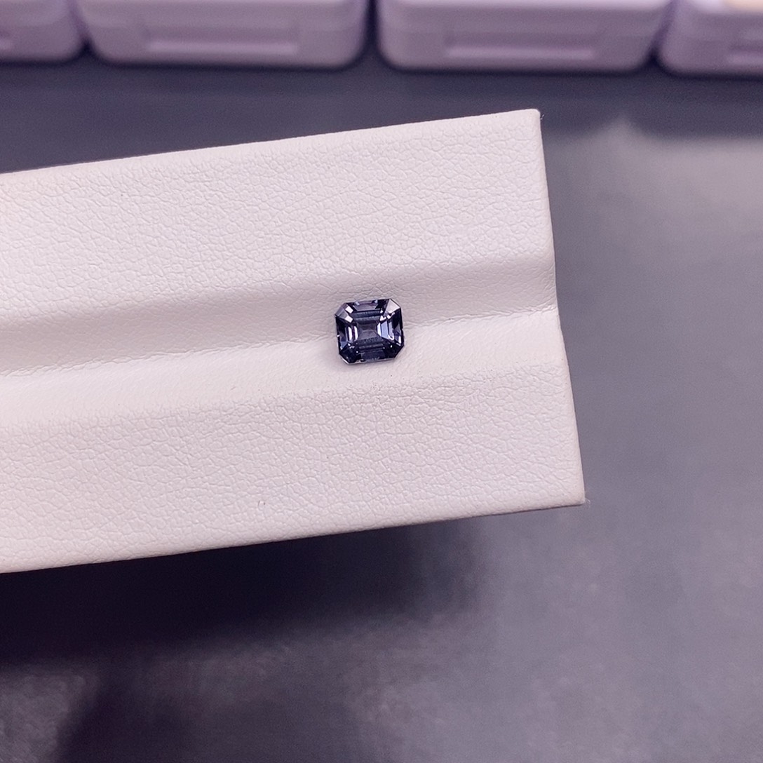 裸石尖晶石0.9克拉