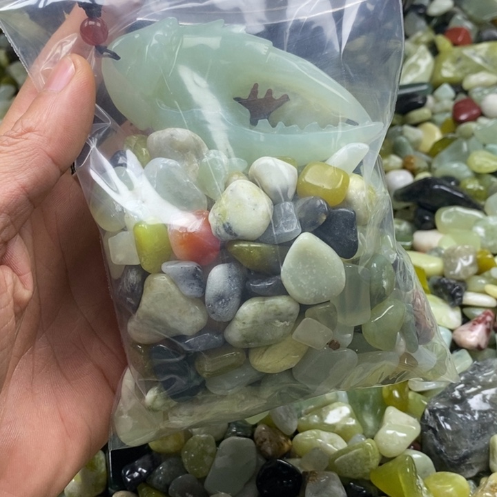 蛇纹石玉鱼缸石未镶嵌