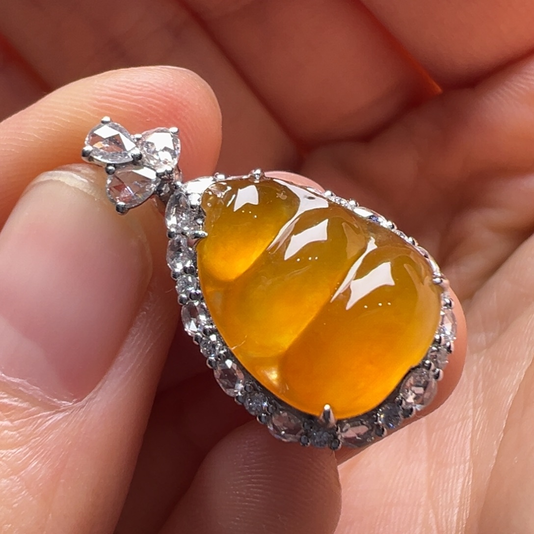 翡翠18K金镶嵌颈饰Y金豆豆