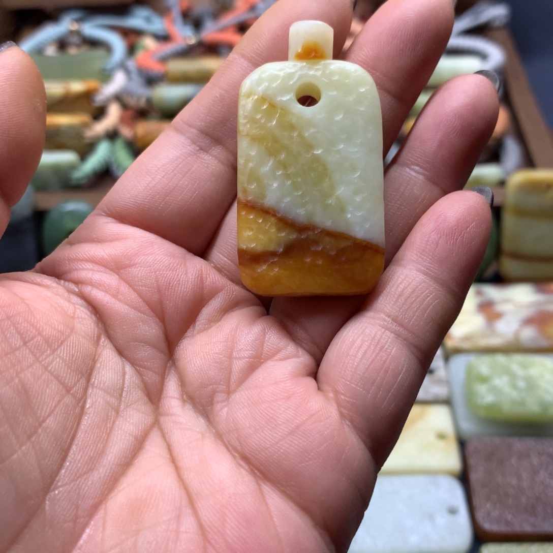 T***e蛇纹石玉合金颈饰