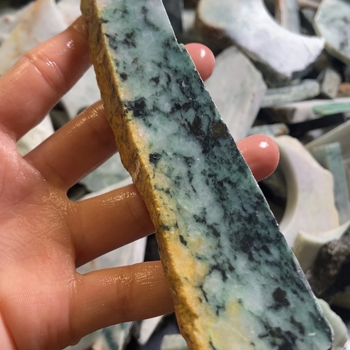 翡翠颈饰未镶嵌天然翡翠