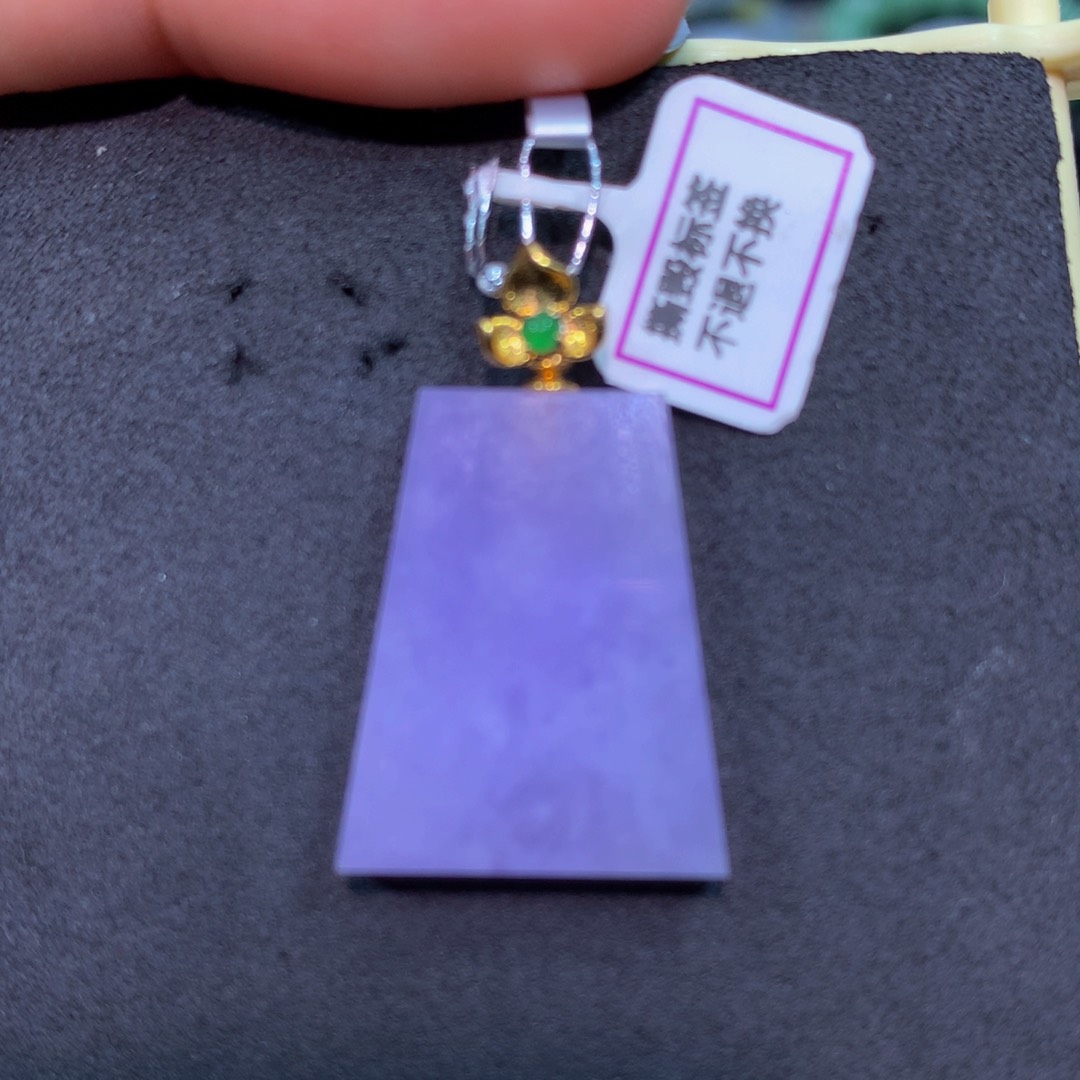 翡翠18K金镶嵌颈饰翡翠