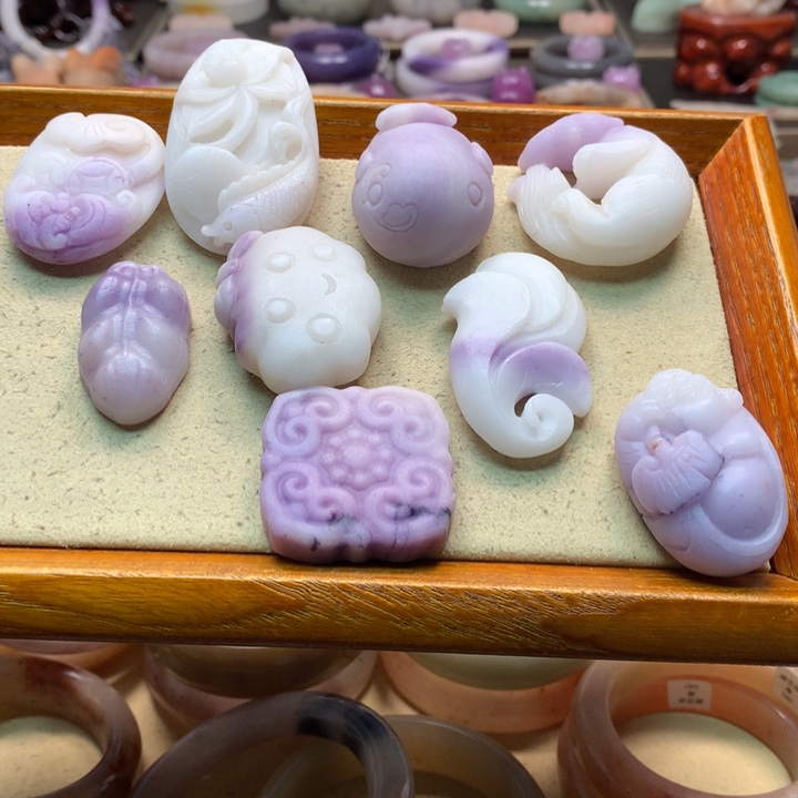 石英岩玉未镶嵌紫白吊坠各种题材