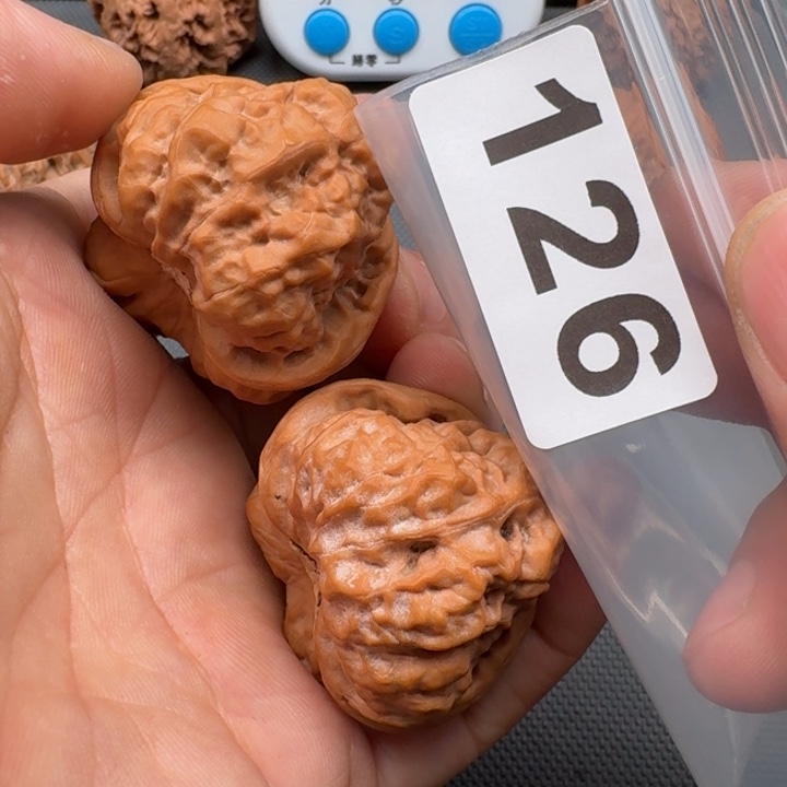 文玩核桃把件杰****长蛤蟆42