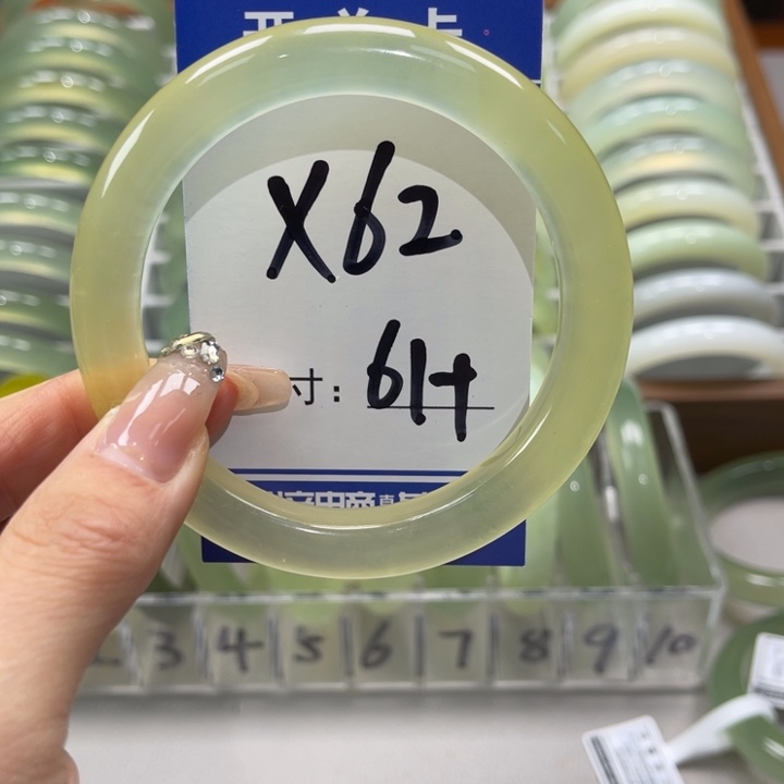 岫玉手镯未镶嵌快**妮手镯