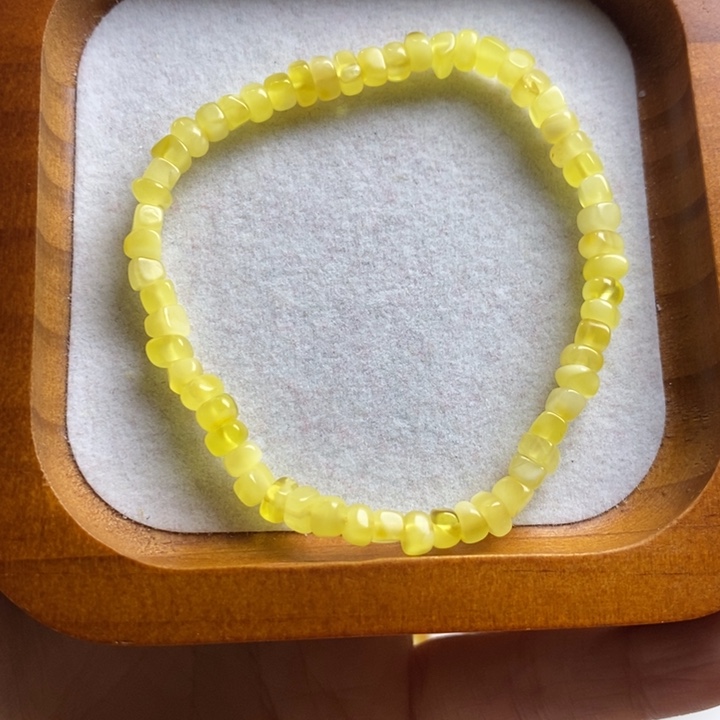 蜜蜡裸石未镶嵌尺寸5，3.2g，个别微瑕