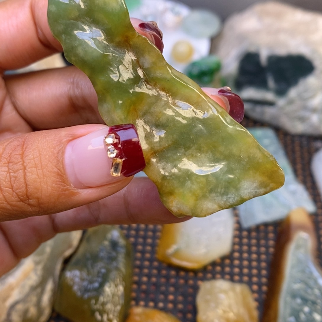 翡翠颈饰未镶嵌翡翠