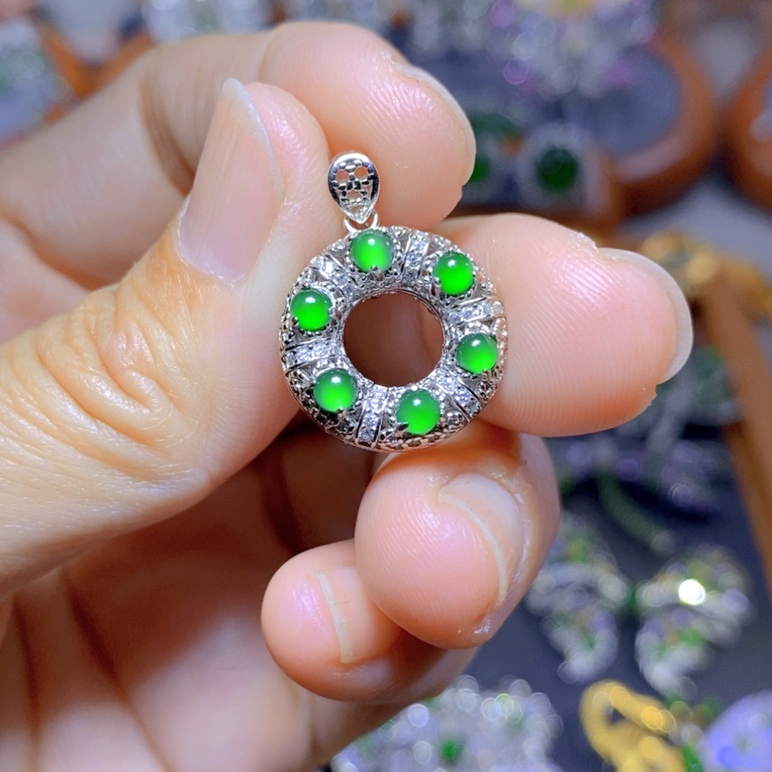 翡翠颈饰银S925镶嵌天然翡翠