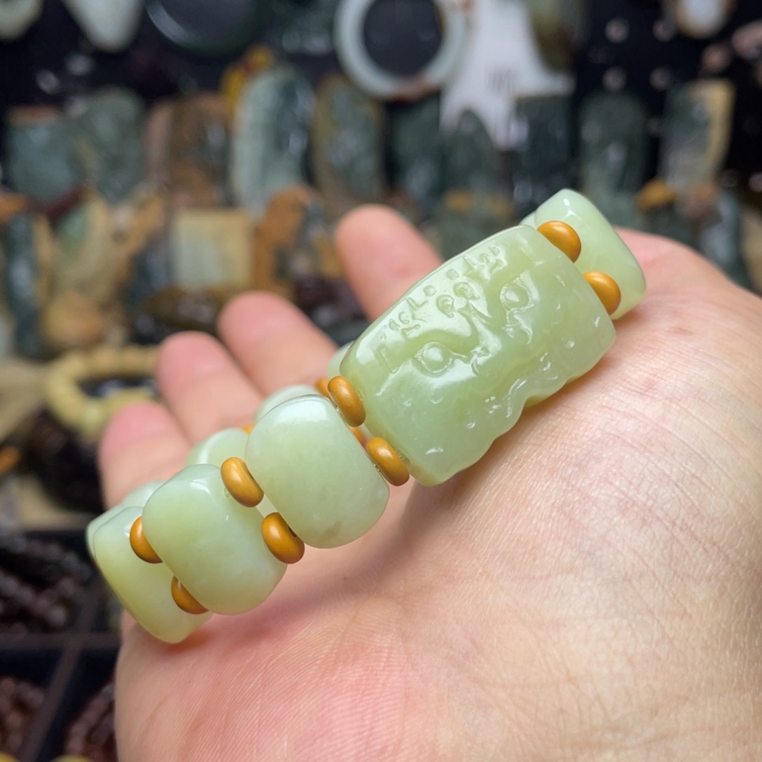 岫岩老玉（透闪石质玉）未镶嵌颈饰