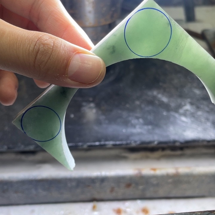 爱****翡翠裸石虎虎珠宝手镯定制