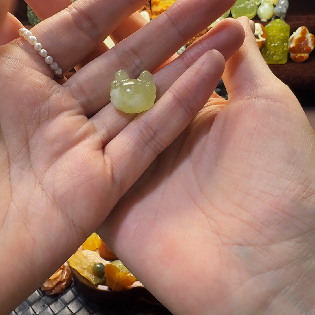 蛇纹石玉未镶嵌颈饰