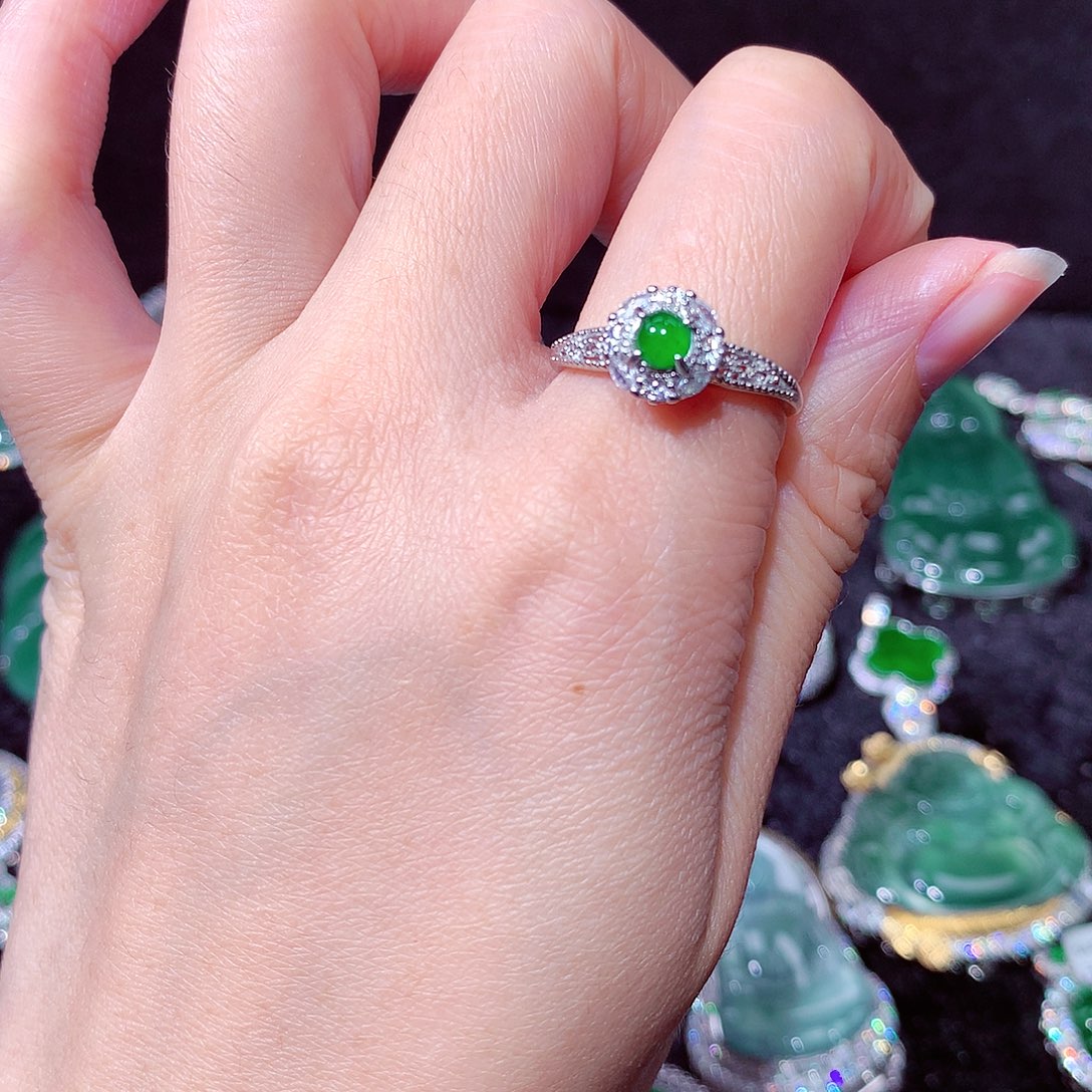 【闪购商品】翡翠吊坠(不含链)未镶嵌