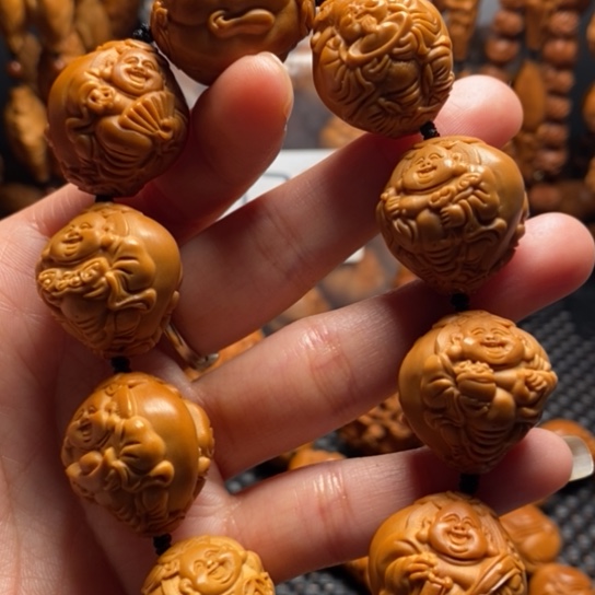 橄榄核吊坠浮雕财迷