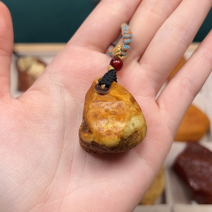 琥珀珠宝奇石未镶嵌