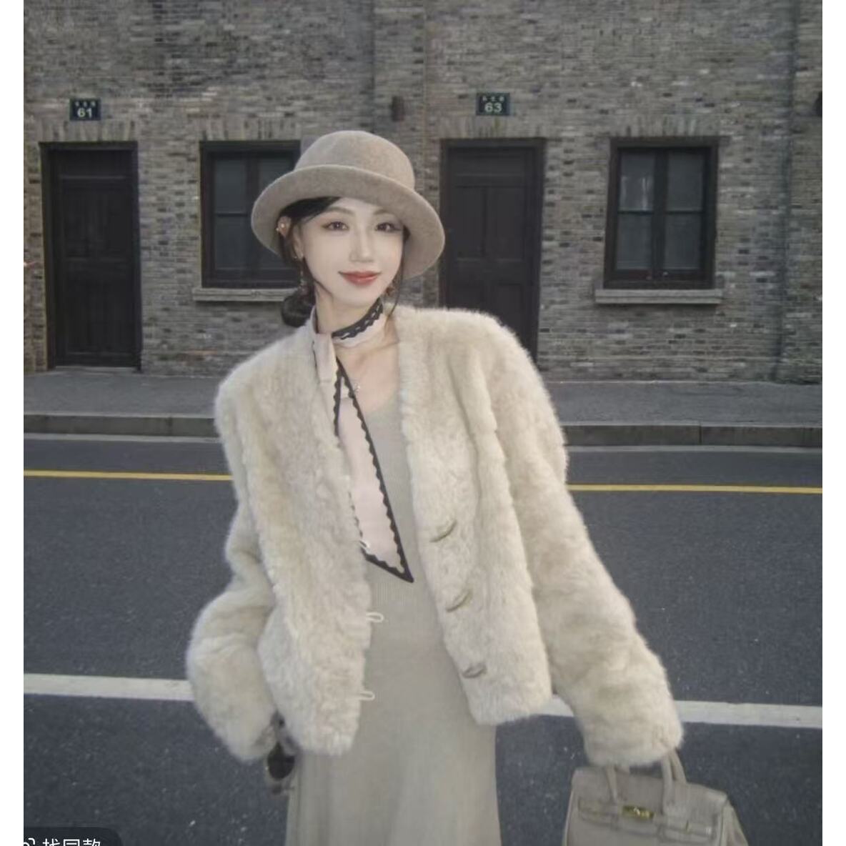 短款牛角扣V领毛毛外套保暖百搭气质花狐毛秋冬时尚女装外套