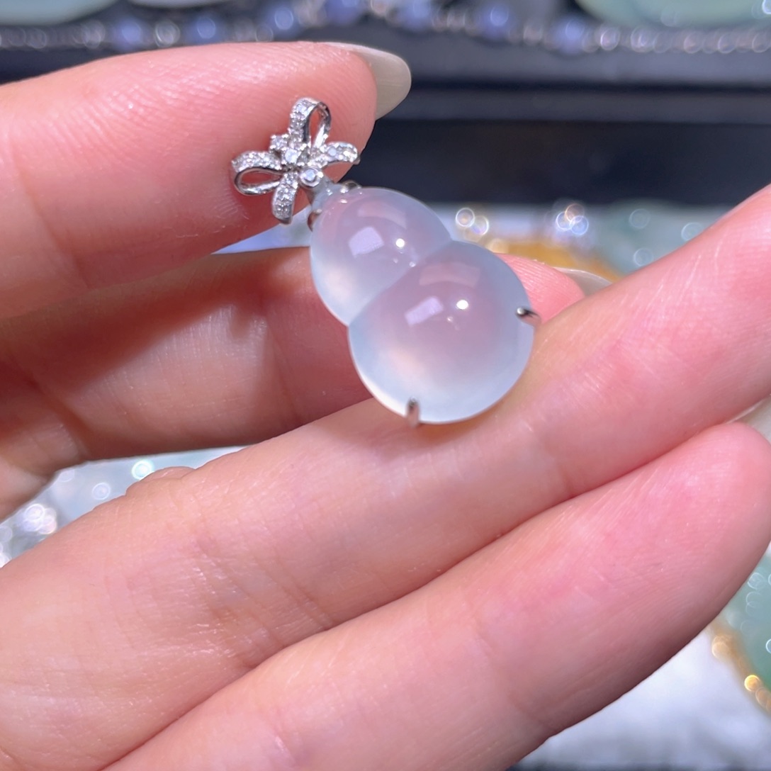 颈饰18K金镶嵌翡翠翡翠