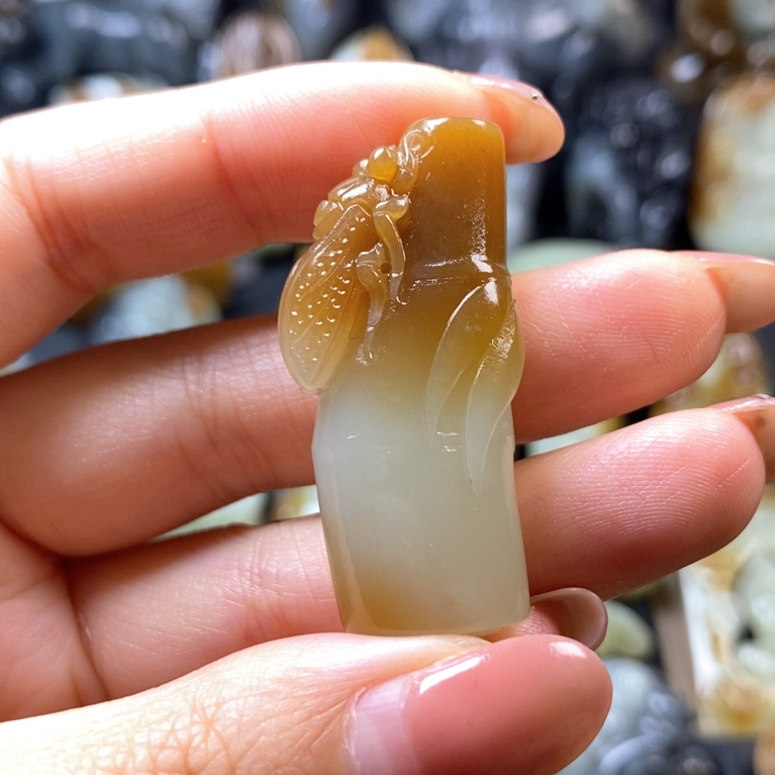 鹰***姐和田玉未镶嵌挂件